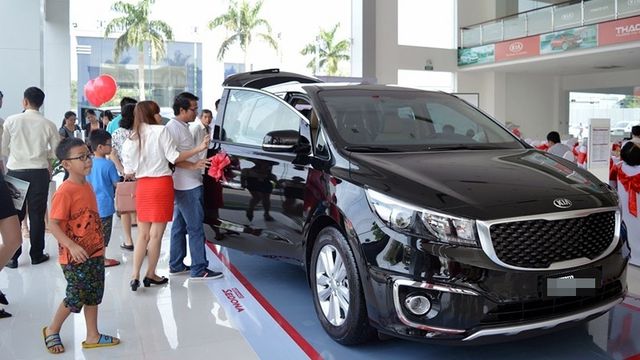 Nhiều đại lý ép nhân viên đẩy mạnh bán xe